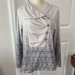 ❤️ Exclusive Elegant Black and White Women's Blouse with Button Detail